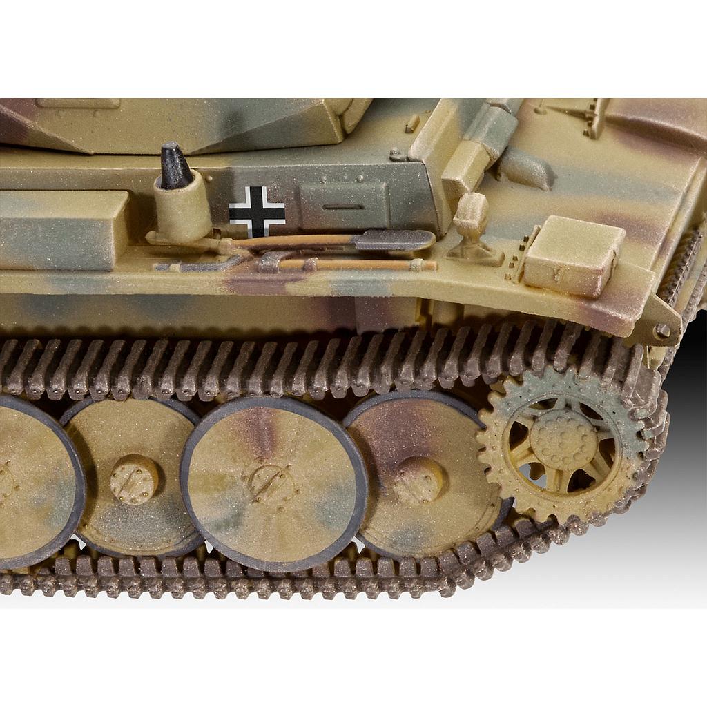 revell_pzkpfw_ii_ausf.l_luchs_(sd.kfz.123)_1:72_03266R-5.jpg