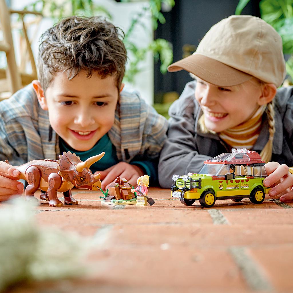 lego_jurassic_world_triceratops_research_76959L_4