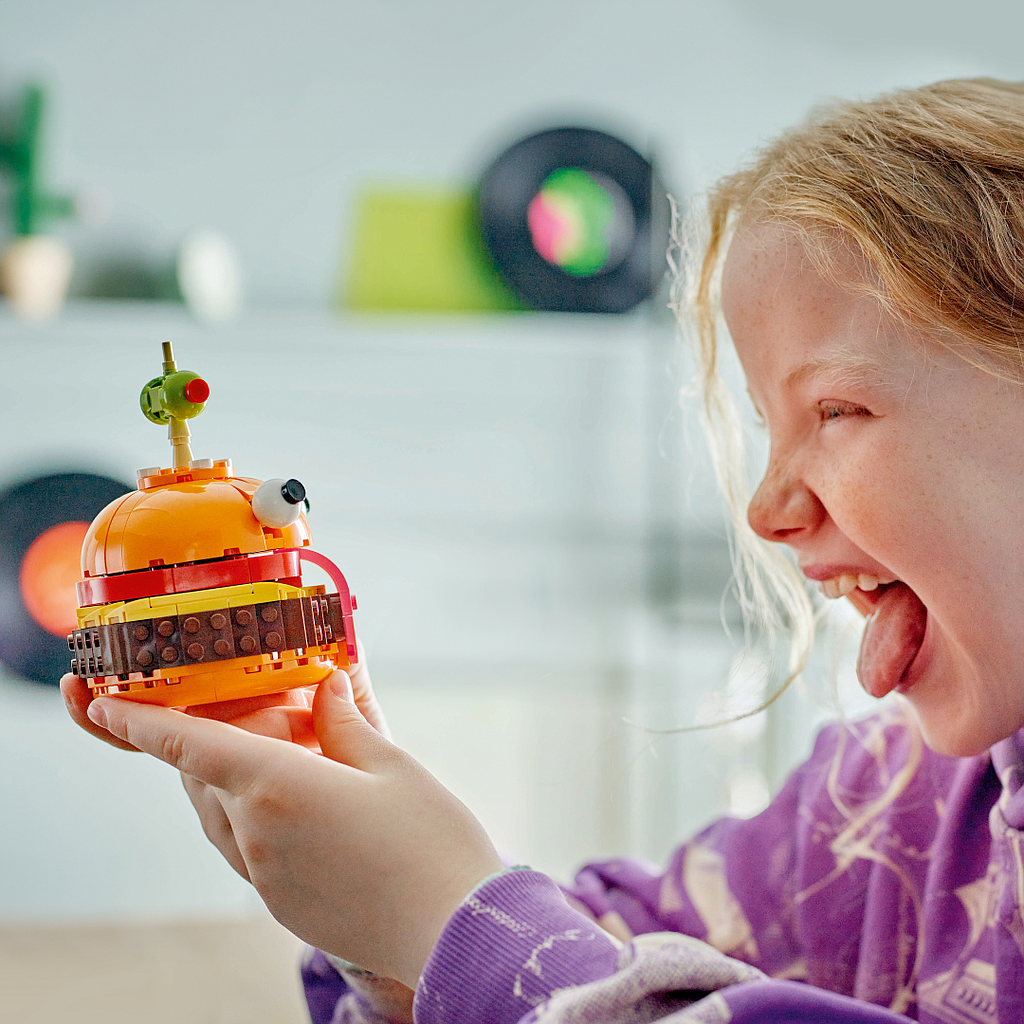 lego_fortnite_durrr_burger_77070L_3
