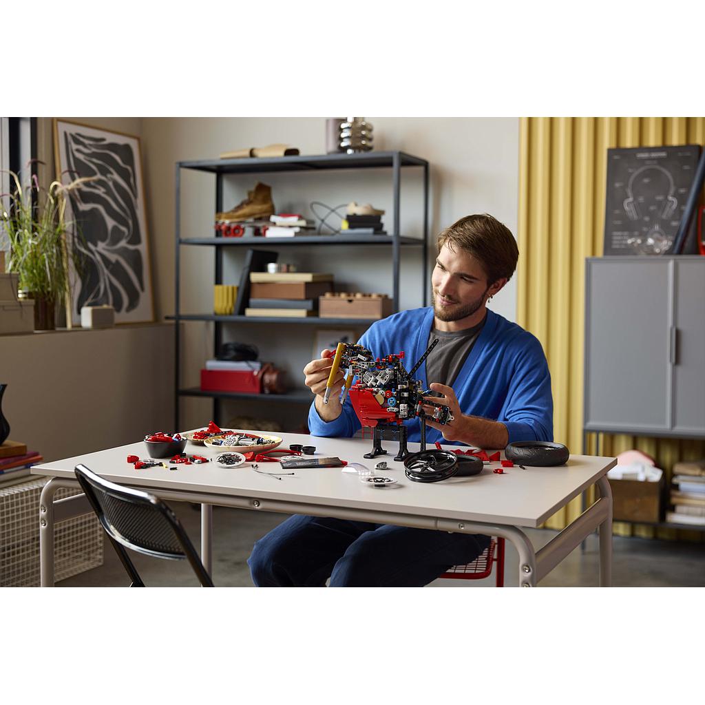 lego_technic_ducati_panigale_v4_s_mootorratas_42202L_2