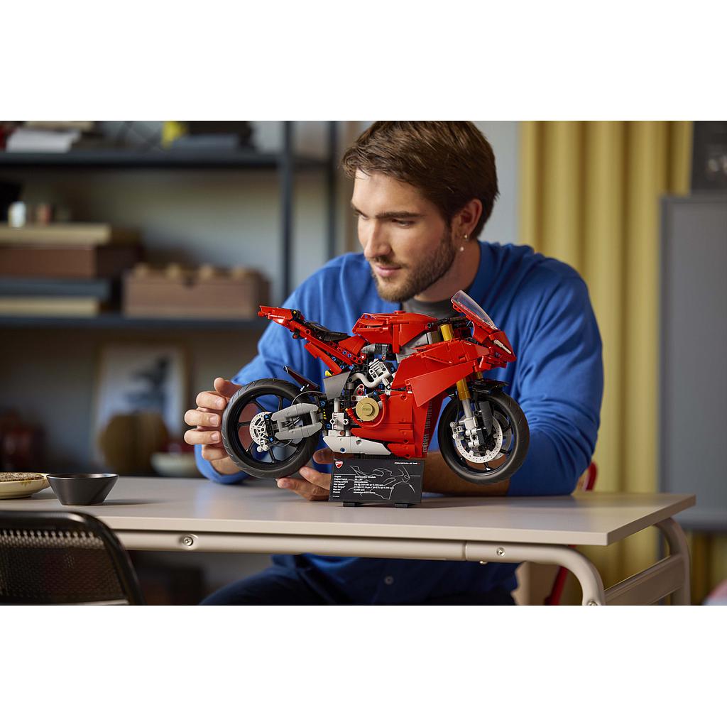lego_technic_ducati_panigale_v4_s_mootorratas_42202L_3