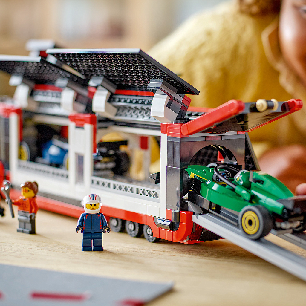 lego_city_f1_veok_rb20_ja_amr24_f1_autodega_60445L_2