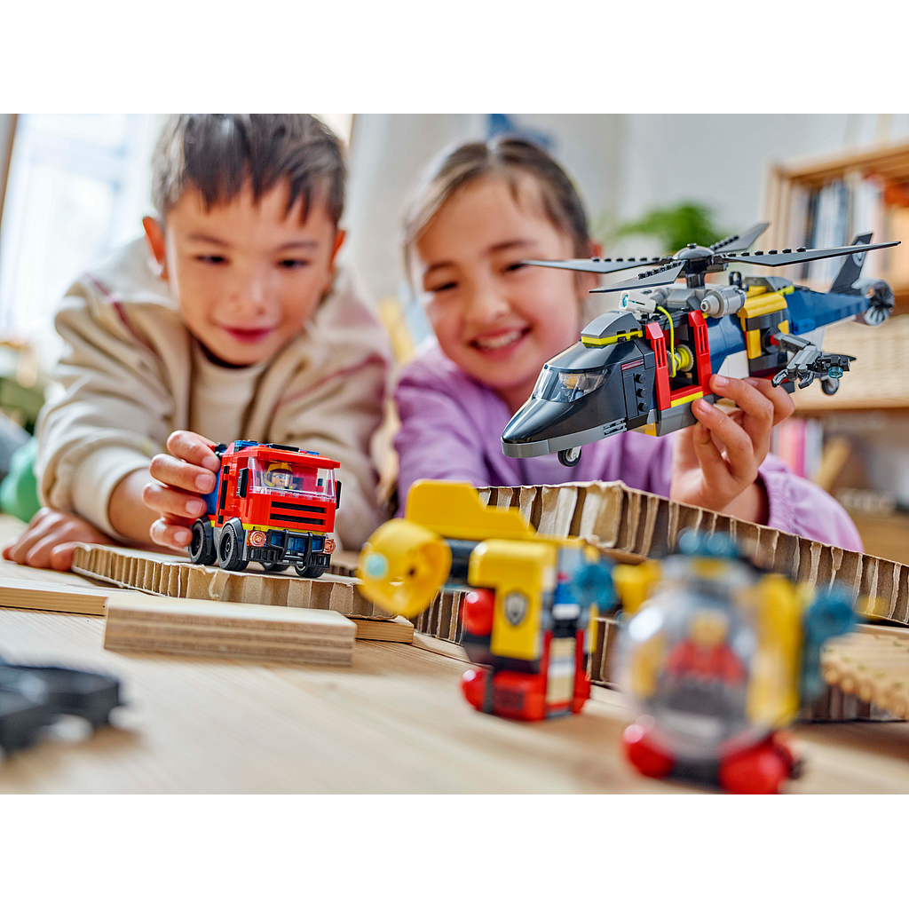 lego_city_helikopteri,_tuletõrjeauto_ja_allveelaeva_remiks_60462L_3