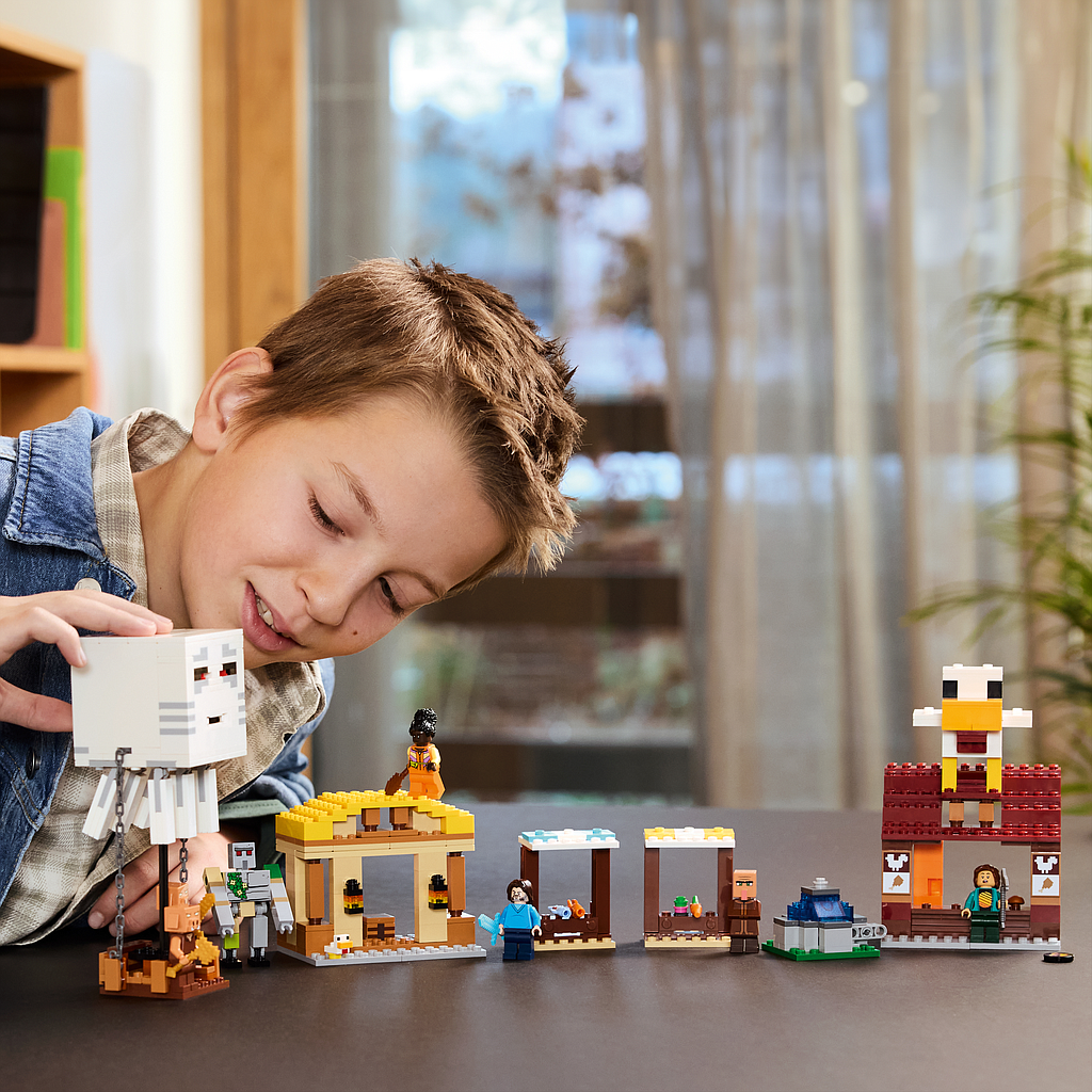 lego_minecraft_kammituse_õhupalli_külarünnak_21273L_1