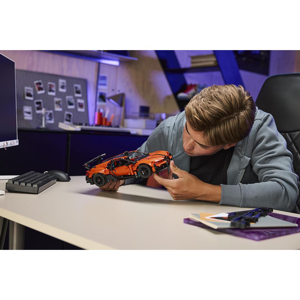 lego_technic_bugatti_chiron_pur_sport_hyper_auto_42222L_7