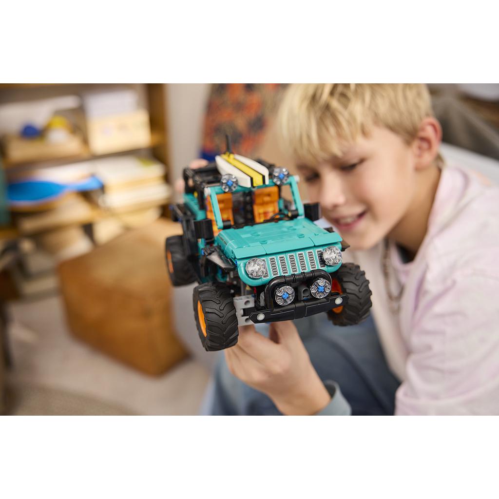lego_technic_jeep_wrangler_rubicon_linnamaastur_42227L_9