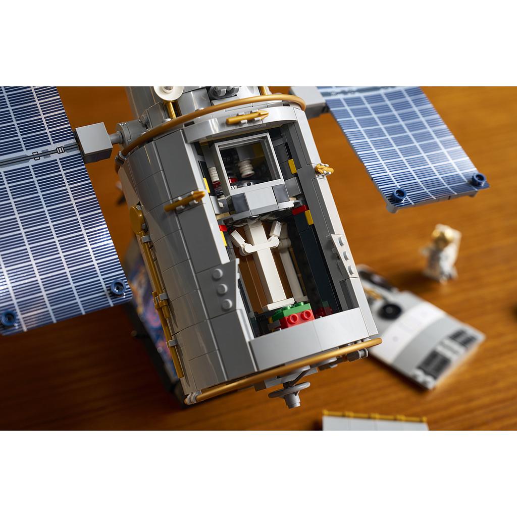 lego_icons_hubble’i_kosmoseteleskoop_11382L_4